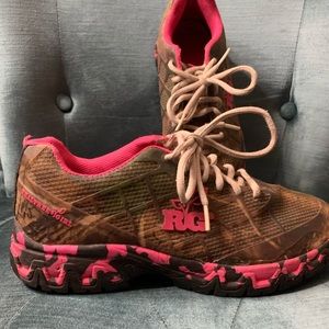 Sz 8 realtree camo tennis shoes